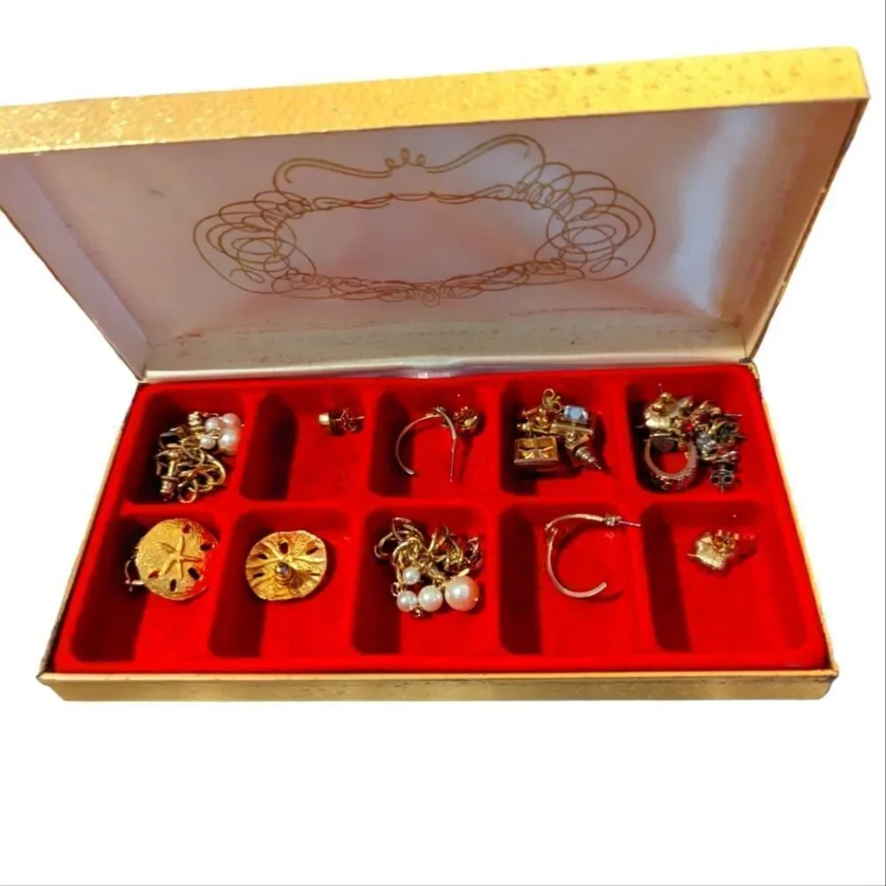 Vintage‎ jewelry box with gold tone earrings